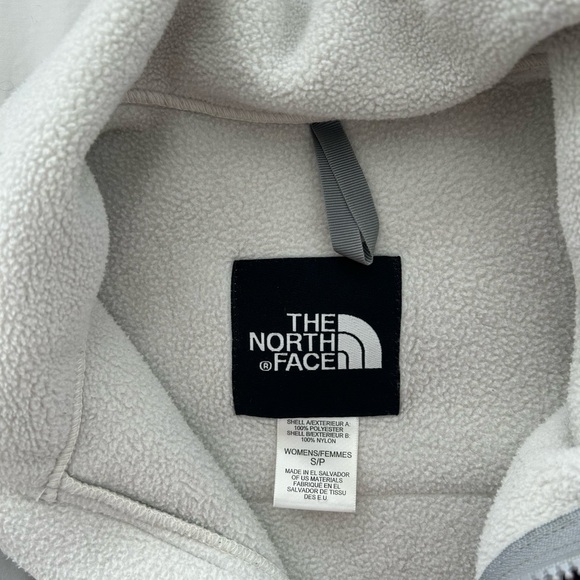 The north face light grey fleece , size small - Picture 2 of 3